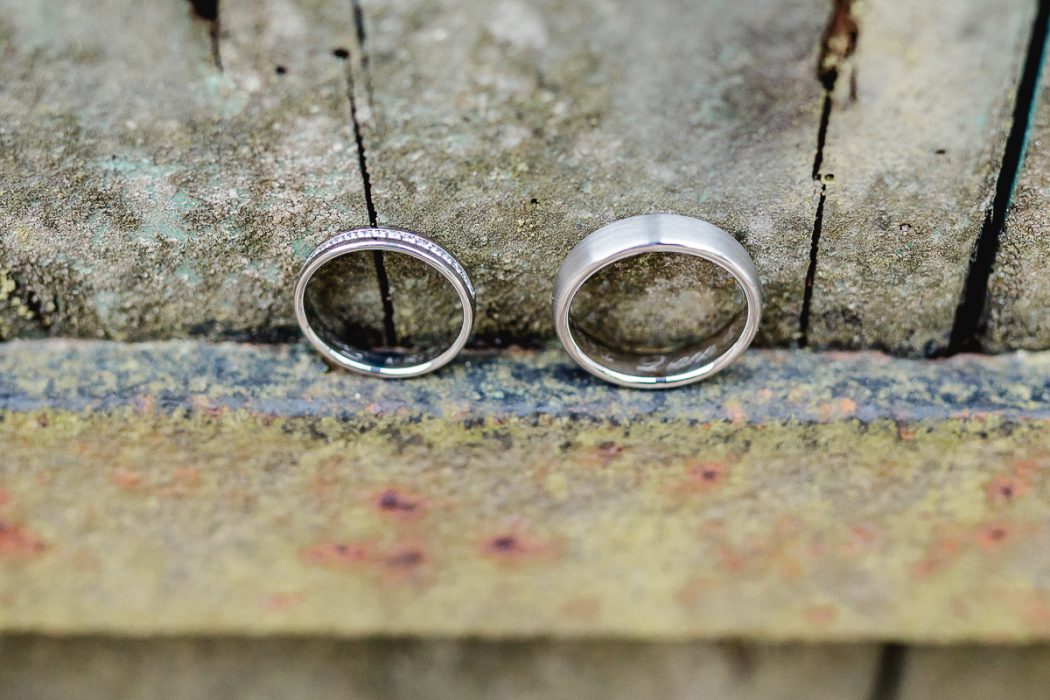 Portrait_Hochzeitsfotograf_Details_Ringe_Ehe_Heiraten_Unendlichkeit_Ehering_Verlobungsring
