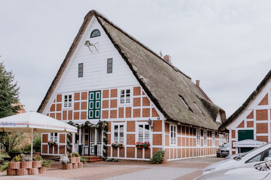 Hochzeitsreportage, Stade, Deniz Pekdemir, Deniz-Fotografie, Großenwörden, Schützenverein, Vereinshaus, Getting ready, Fotograf aus Hamburg, Stade, Sylt, Hochzeitsreportage