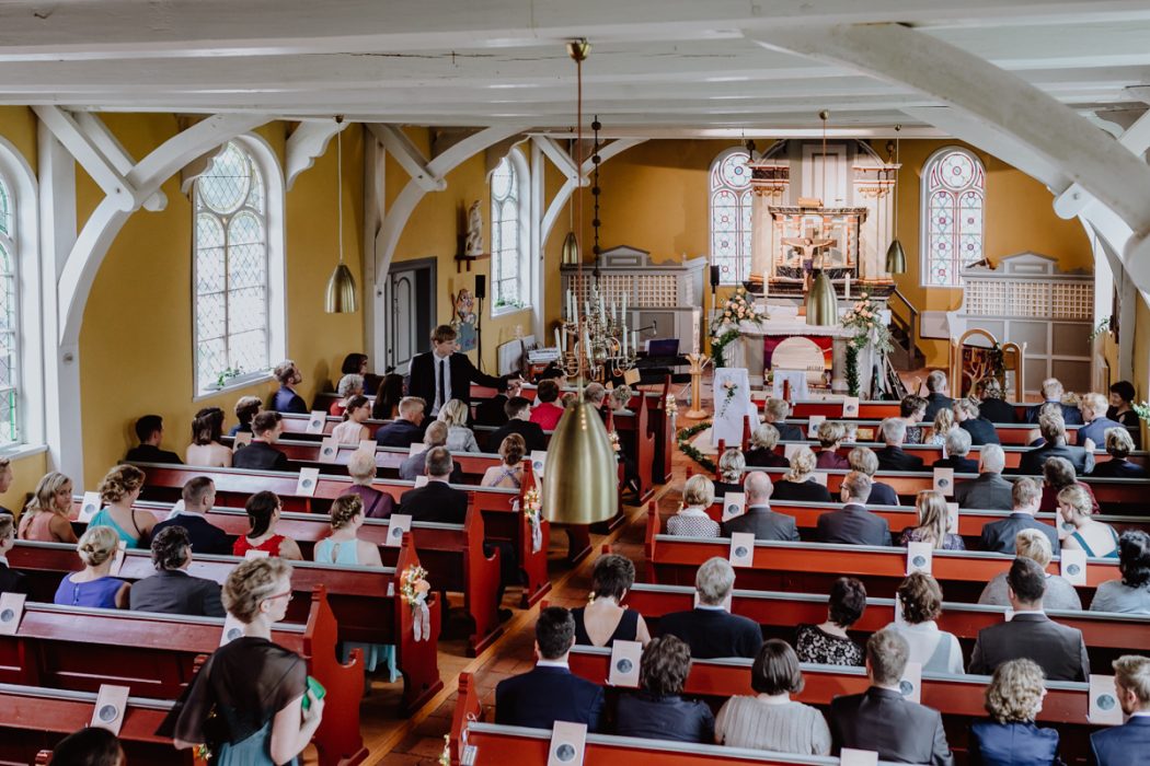 Hochzeitsreportage, Stade, Deniz Pekdemir, Deniz-Fotografie, Großenwörden, Schützenverein, Vereinshaus, Getting ready, Fotograf aus Hamburg, Stade, Sylt, Hochzeitsreportage, Kirche, Trauung