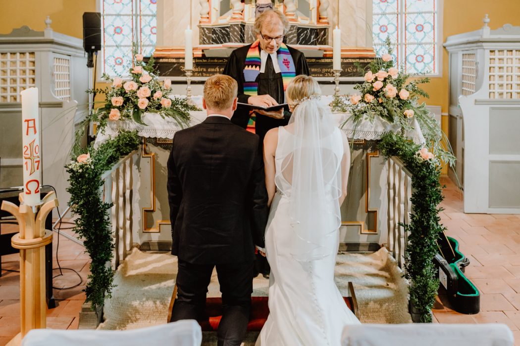 Hochzeitsreportage, Stade, Deniz Pekdemir, Deniz-Fotografie, Großenwörden, Schützenverein, Vereinshaus, Getting ready, Fotograf aus Hamburg, Stade, Sylt, Hochzeitsreportage, Kirche, Trauung