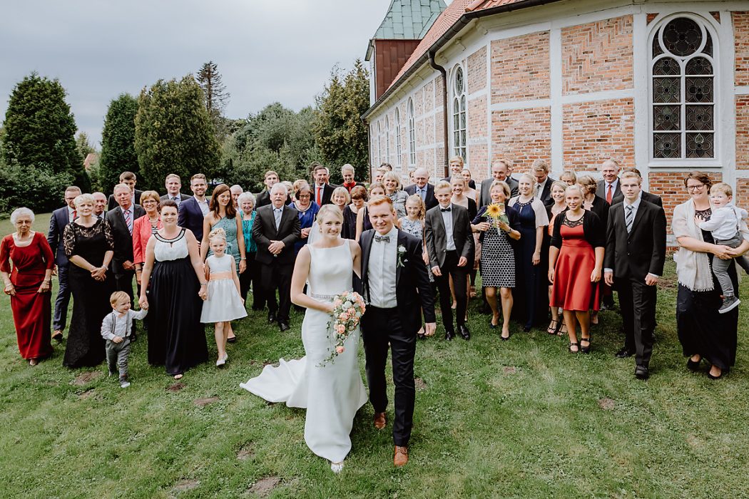 Hochzeitsreportage, Stade, Deniz Pekdemir, Deniz-Fotografie, Großenwörden, Schützenverein, Vereinshaus, Getting ready, Fotograf aus Hamburg, Stade, Sylt, Hochzeitsreportage, Kirche, Trauung