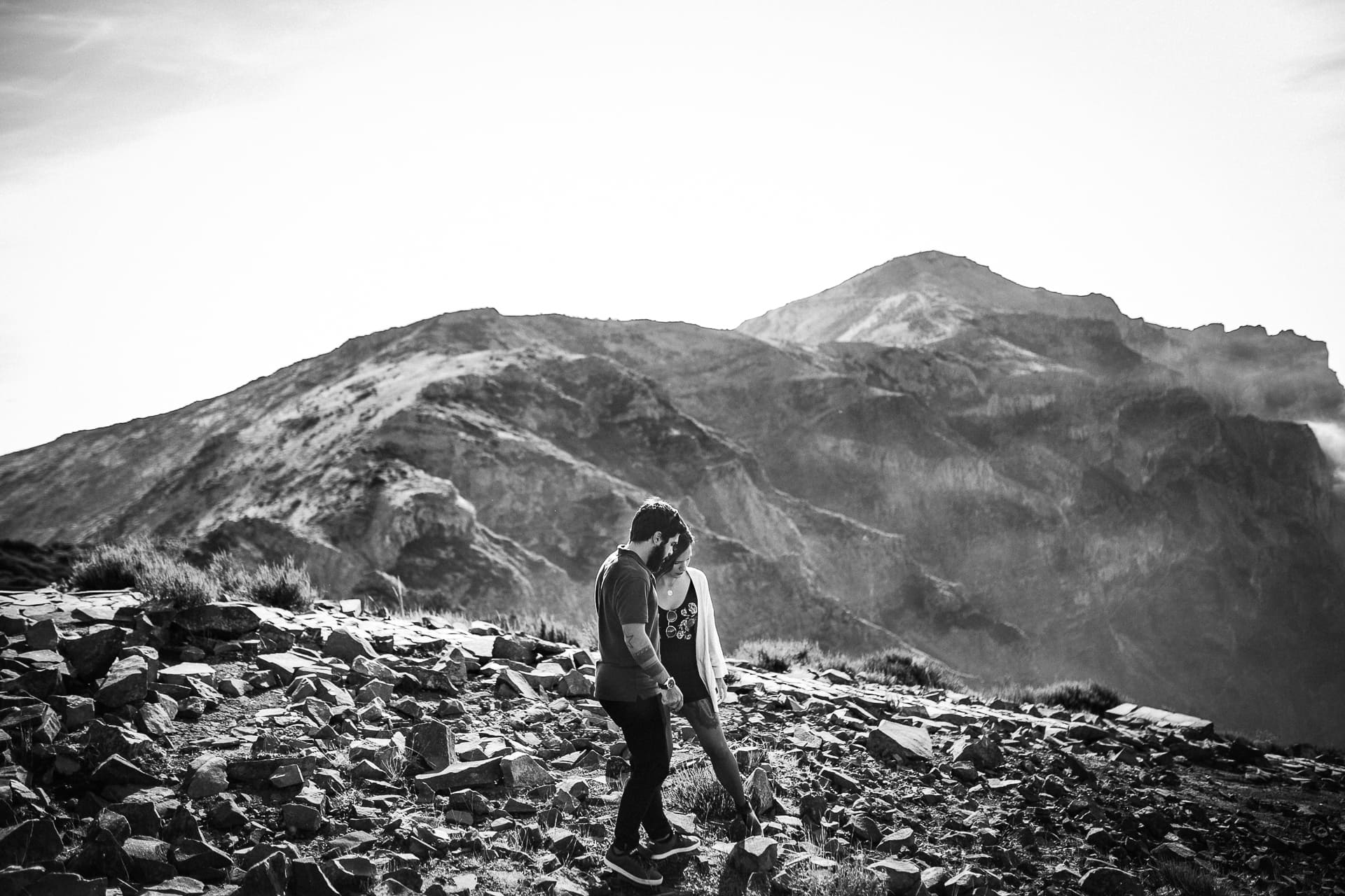 Madeira,Engagement, Hochzeitsfotografie auf der Insel, Paarfotografie auf dem Berg, Inselhochzeiten, Weddingphotographer, Weddingholliday, Honeymoon, Deniz Pekdemir Hochzeitsfotografin aus Hamburg und Sylt und Mallorca, schwarzweiss Foto