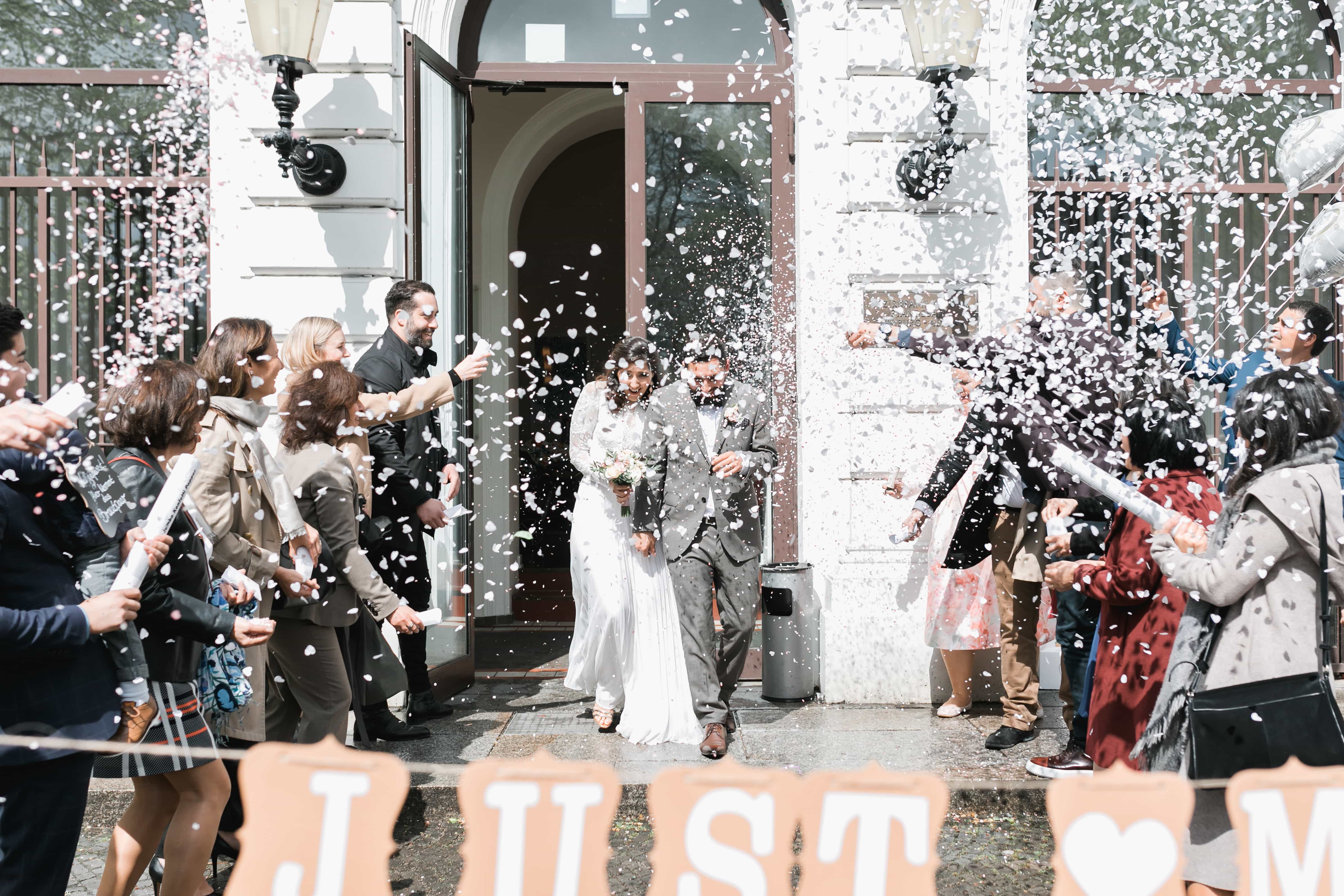 Altona Rathaus, Standesamt, Standesamtliche Trauung, Kirchliche Trauung, Hochzeitsfotografie, Hochzeitsfotografin, Hochzeitsfotograf, Hochzeitsfotograf Hamburg, Hochzeitsgeschenk, Hochzeit, Hamburger Hochzeitsfotograf, Sylterhochzeitsfotograf, Norddeutschland Fotograf, Sylt, Hamburg, Stade, Elbe, Strandhochzeit, St.Peter-Ordingen, Inselfotograf,