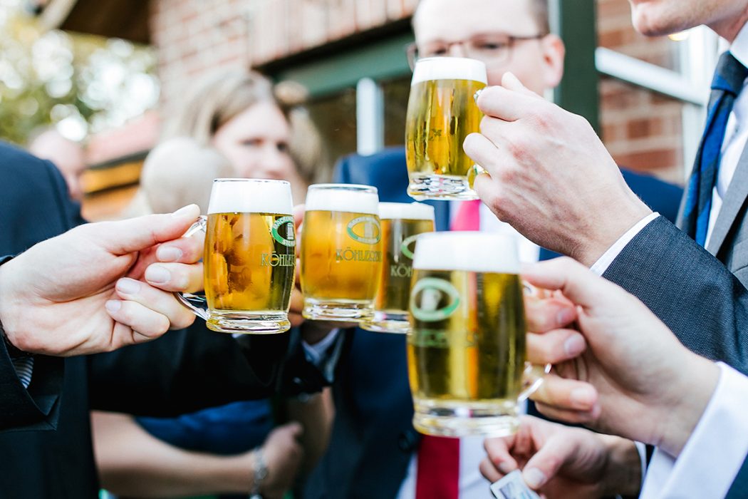 Anstoßen Bier Hamburg