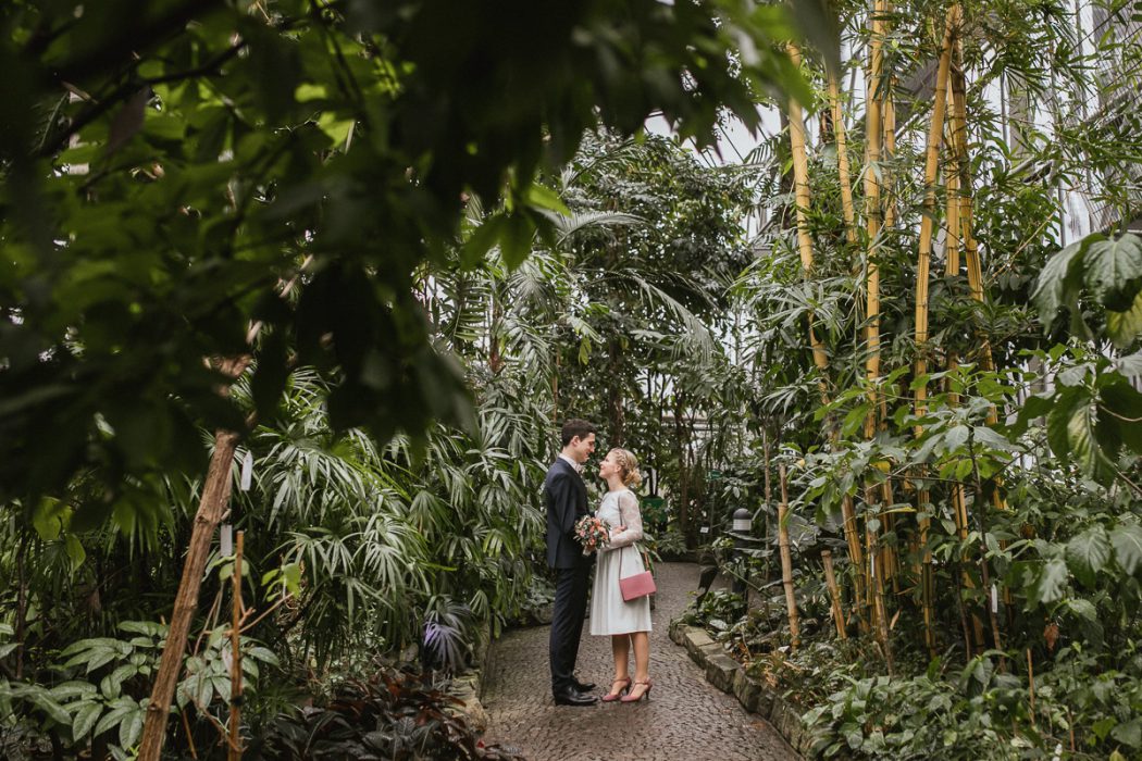 Winterhochzeit in Hamburg, Hochzeitsgesellschaft, Tropenhaus Hamburg, Hochzeit, Brautpaar, Shooting