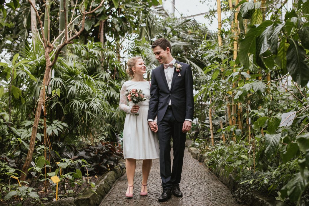 Winterhochzeit in Hamburg, Hochzeitsgesellschaft, Tropenhaus Hamburg, Hochzeit, Brautpaar, Shooting