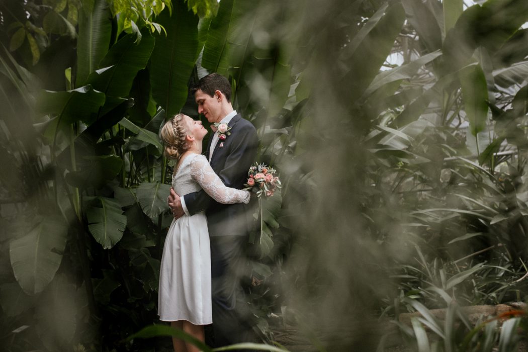 Winterhochzeit in Hamburg, Hochzeitsgesellschaft, Tropenhaus Hamburg, Hochzeit, Brautpaar, Shooting