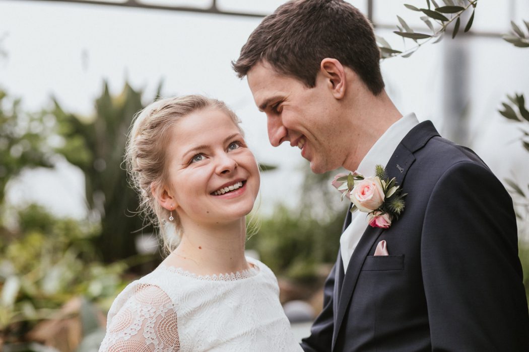 Winterhochzeit in Hamburg, Hochzeitsgesellschaft, Tropenhaus Hamburg, Hochzeit, Brautpaar, Shooting