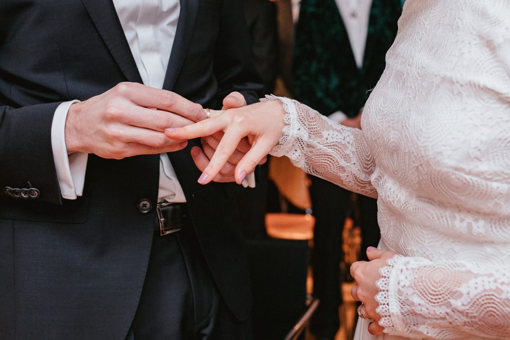 Winterhochzeit in Hamburg, Hochzeitsgesellschaft, Standesamt Hamburg, Ja-Wort